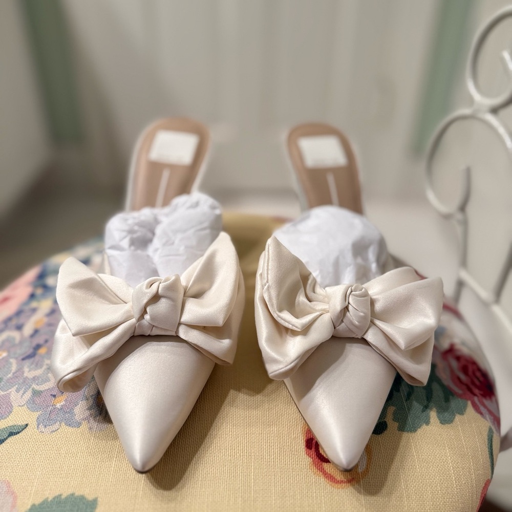 NEW Dolce Vita Kayli White Satin Heels - Picture 2 of 5